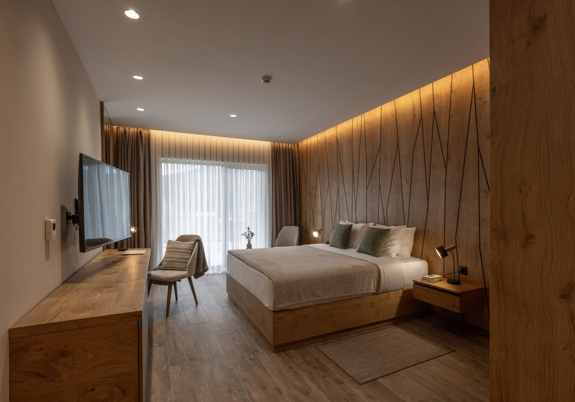Contemporary London hotel room with warm timber finishes